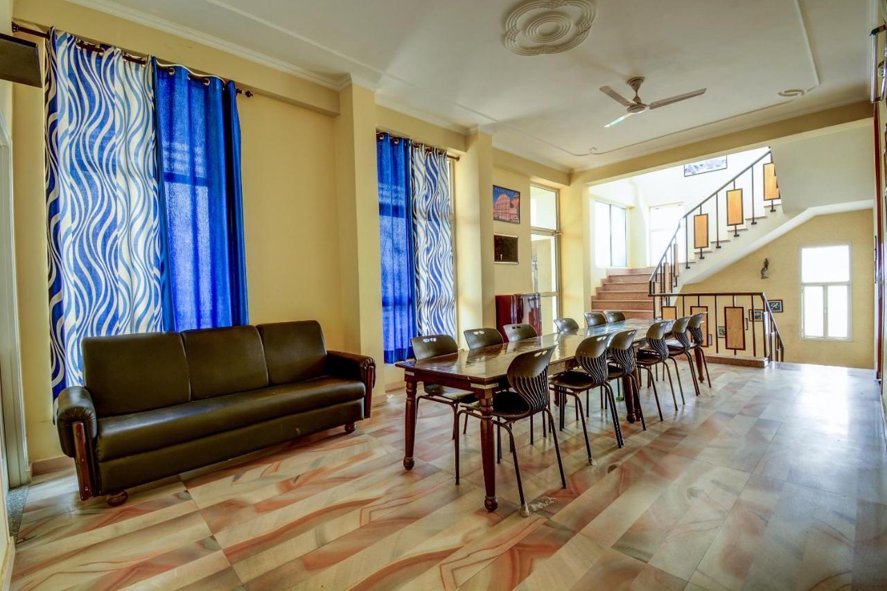 Oyo Hotel Prayag Jaipur Extérieur photo